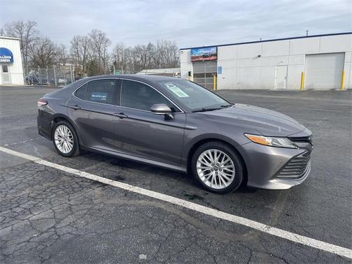 2019 Toyota Camry Hybrid XLE