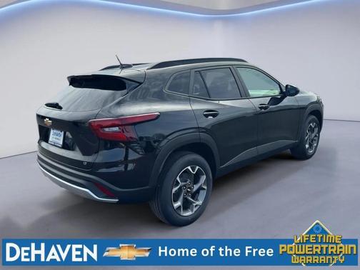 Mosaic Black Metallic 2026 Chevrolet Trax LT