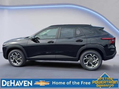 Mosaic Black Metallic 2026 Chevrolet Trax LT