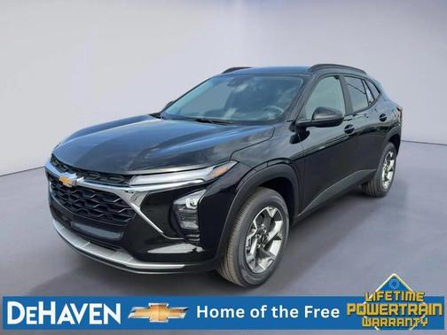 Mosaic Black Metallic 2026 Chevrolet Trax LT