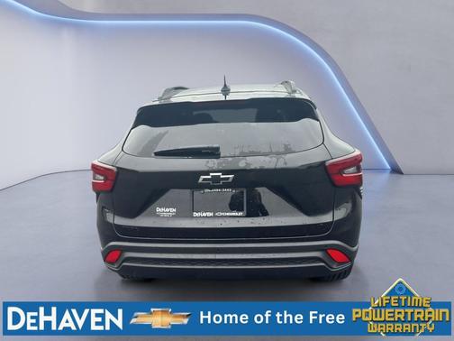 Mosaic Black Metallic 2026 Chevrolet Trax LT