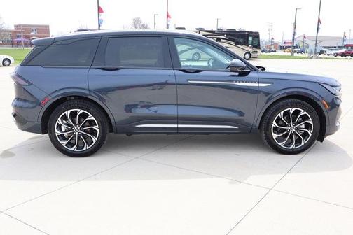 2024 Lincoln Nautilus Reserve