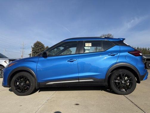 2023 Nissan Kicks SR