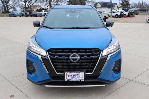 2023 Nissan Kicks SR