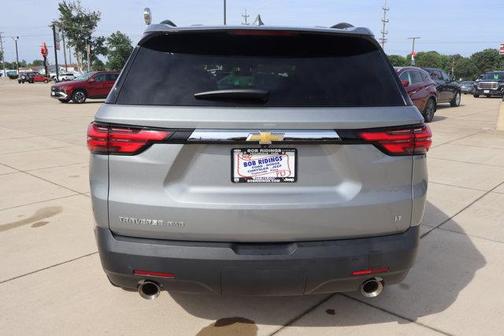 Sterling Gray Metallic 2023 Chevrolet Traverse LT Leather
