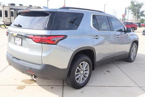 Sterling Gray Metallic 2023 Chevrolet Traverse LT Leather