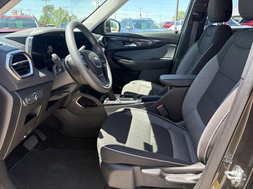 Mosaic Black Metallic 2025 Chevrolet Trailblazer LT