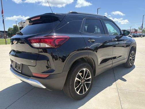 Mosaic Black Metallic 2025 Chevrolet Trailblazer LT