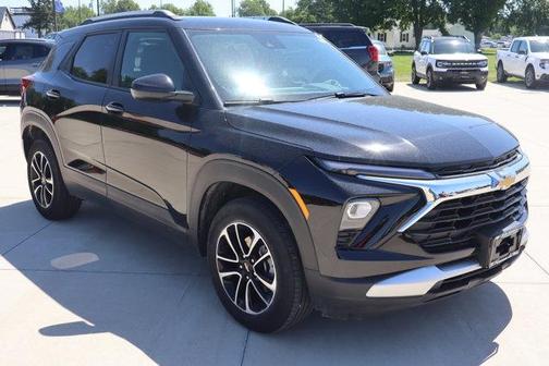 Mosaic Black Metallic 2025 Chevrolet Trailblazer LT