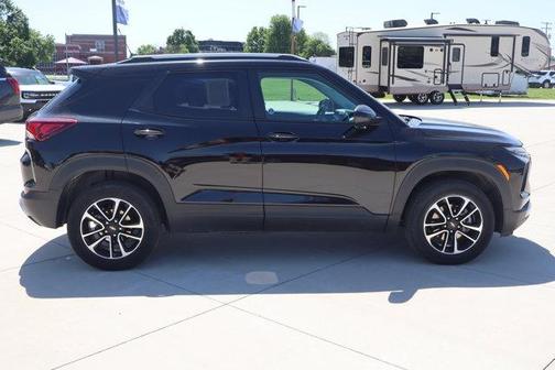 Mosaic Black Metallic 2025 Chevrolet Trailblazer LT