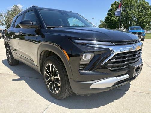 Mosaic Black Metallic 2025 Chevrolet Trailblazer LT