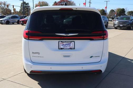 2024 Chrysler Pacifica Hybrid Select