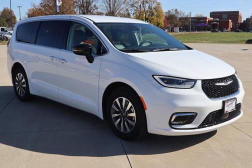 2024 Chrysler Pacifica Hybrid Select