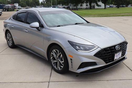 Shimmering Silver Pearl 2022 Hyundai SONATA SEL