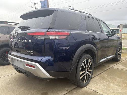 2024 Nissan Pathfinder Platinum