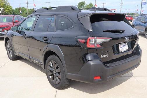 Crystal Black Silica 2023 Subaru Outback Onyx Edition