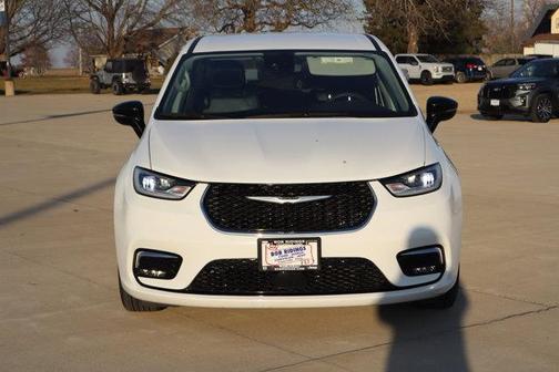 2024 Chrysler Pacifica Touring-L