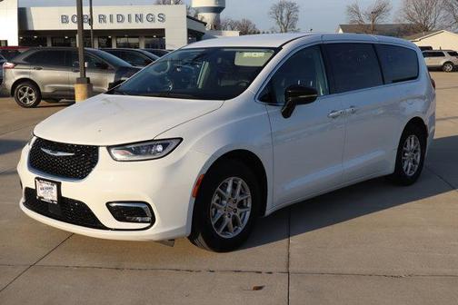 2024 Chrysler Pacifica Touring-L