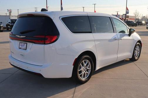 2024 Chrysler Pacifica Touring-L