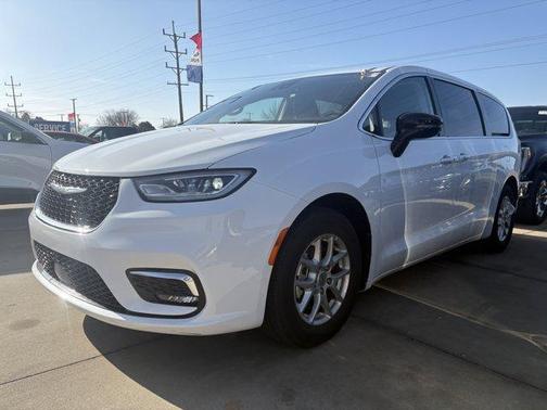 2024 Chrysler Pacifica Touring-L