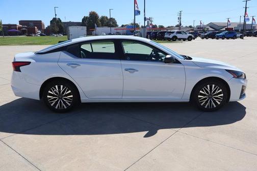 Glacier White 2025 Nissan Altima SV
