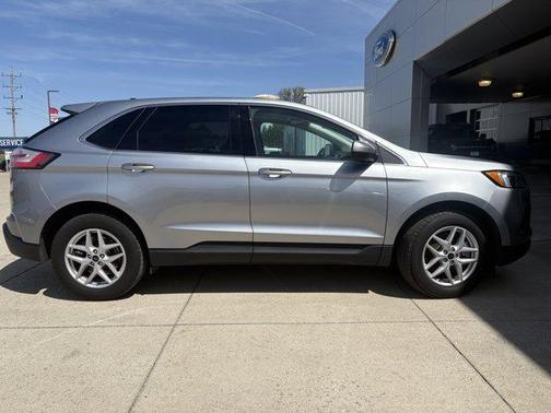 Silver 2023 Ford Edge SEL