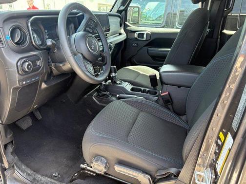 Granite Crystal Clearcoat Metallic 2025 Jeep Wrangler 4xe Rubicon