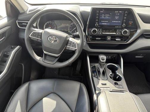 Gray 2022 Toyota Highlander XLE