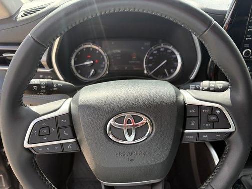 Gray 2022 Toyota Highlander XLE