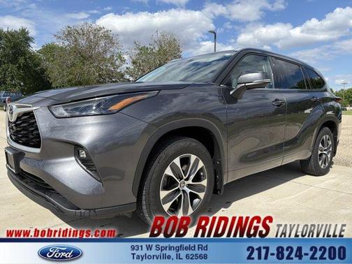 Gray 2022 Toyota Highlander XLE