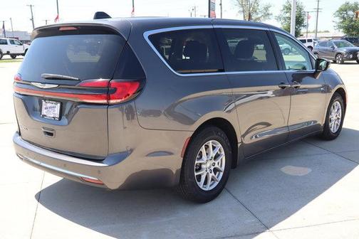 Granite Crystal Clearcoat Metallic 2023 Chrysler Pacifica Touring-L