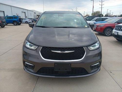 Granite Crystal Clearcoat Metallic 2023 Chrysler Pacifica Touring-L