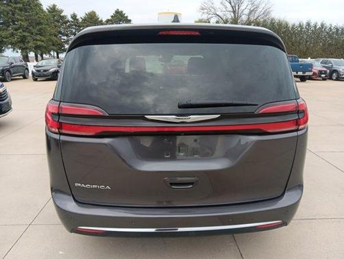 Granite Crystal Clearcoat Metallic 2023 Chrysler Pacifica Touring-L