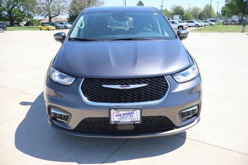 Granite Crystal Clearcoat Metallic 2023 Chrysler Pacifica Touring-L