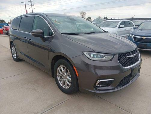 Granite Crystal Clearcoat Metallic 2023 Chrysler Pacifica Touring-L