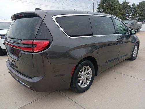 Granite Crystal Clearcoat Metallic 2023 Chrysler Pacifica Touring-L