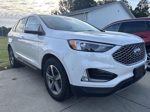 White 2024 Ford Edge SEL