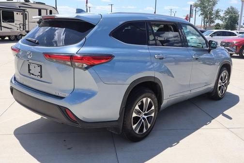 Blue 2022 Toyota Highlander XLE