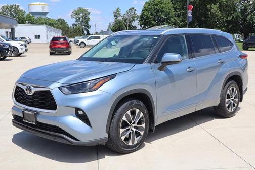 Blue 2022 Toyota Highlander XLE