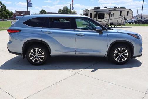 Blue 2022 Toyota Highlander XLE