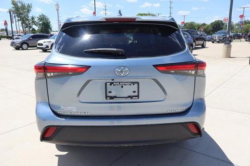 Blue 2022 Toyota Highlander XLE