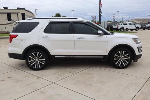 White 2017 Ford Explorer Platinum