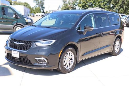 2023 Chrysler Pacifica Touring-L