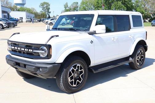 White 2025 Ford Bronco Outer Banks