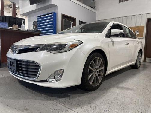 White 2014 Toyota Avalon XLE