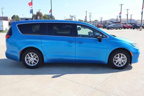 Hydro Blue Pearlcoat 2026 Chrysler Pacifica Select
