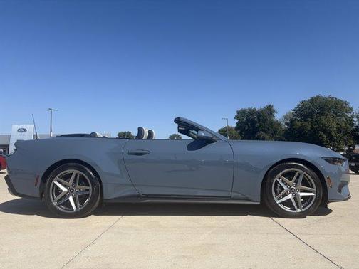 2025 Ford Mustang Premium