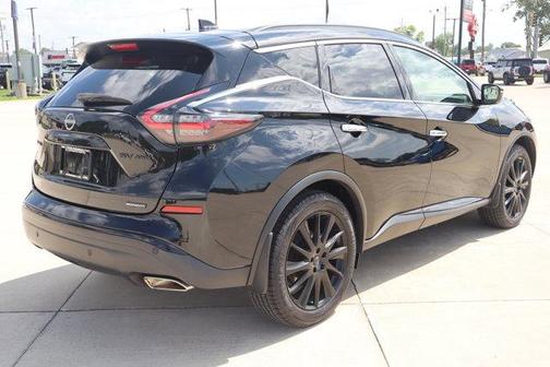 Black 2023 Nissan Murano SV