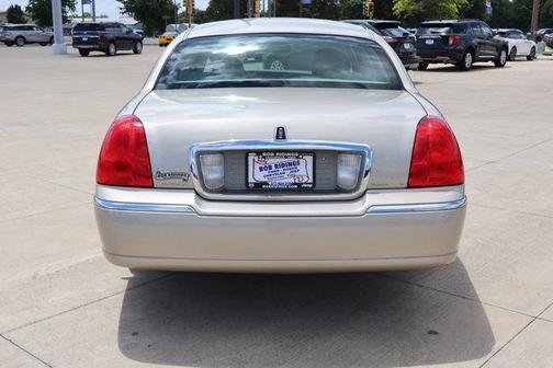 2010 Lincoln Town Car Signature Limited