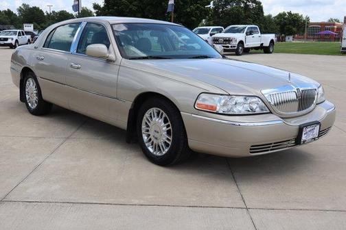 2010 Lincoln Town Car Signature Limited